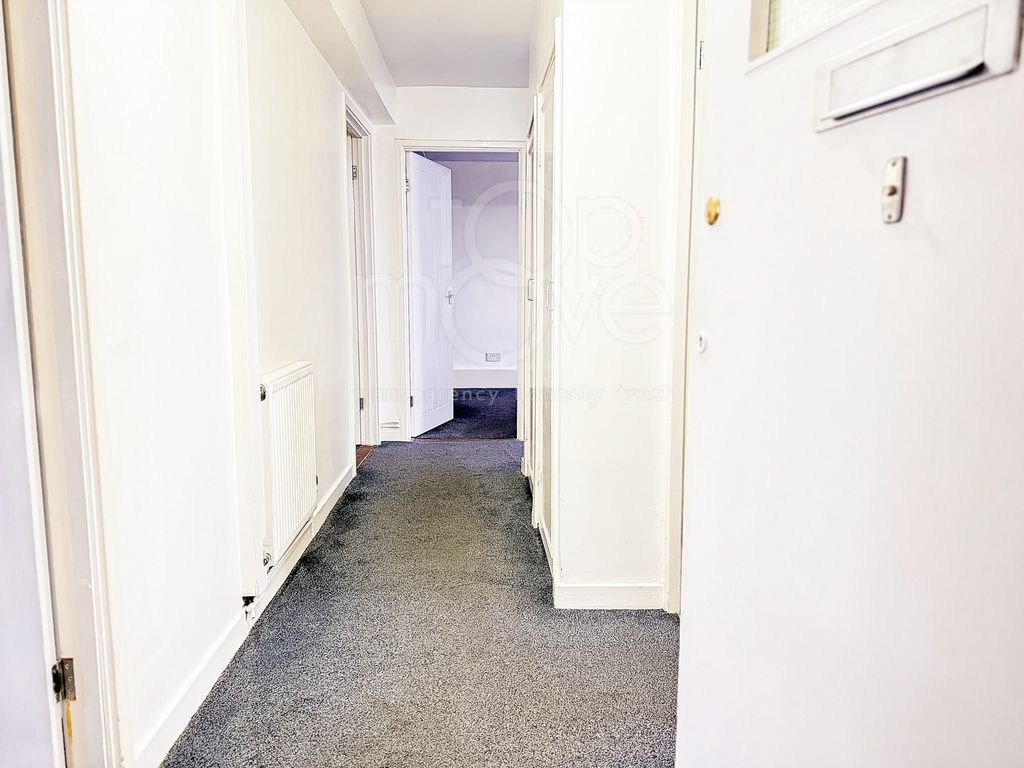 Property photo 1 of 8 Photo 7