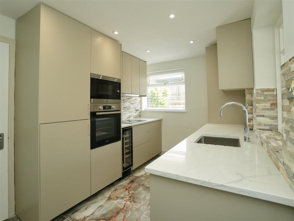 Property photo 2 of 19 Kitchen