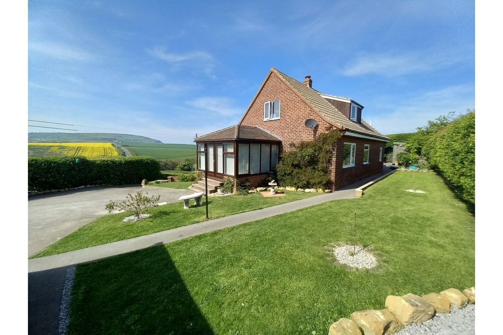 Property photo 3 of 24