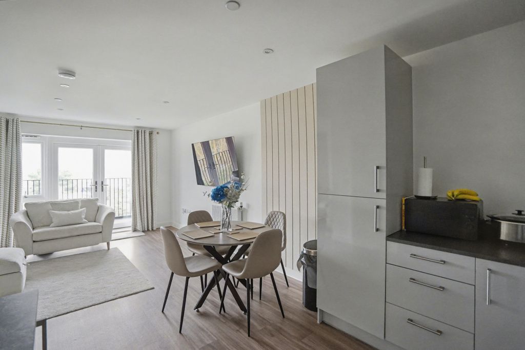 Property photo 3 of 27 A (2)