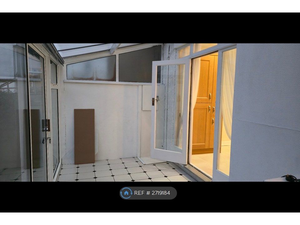 Property photo 2 of 34