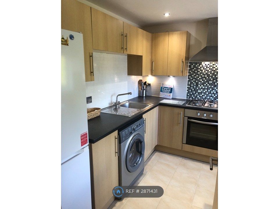 Property photo 3 of 19 Kitchen