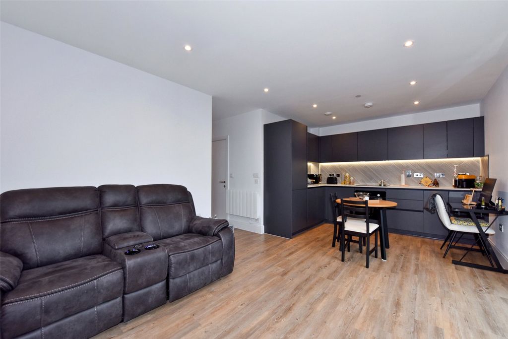 Property photo 2 of 20 Reception