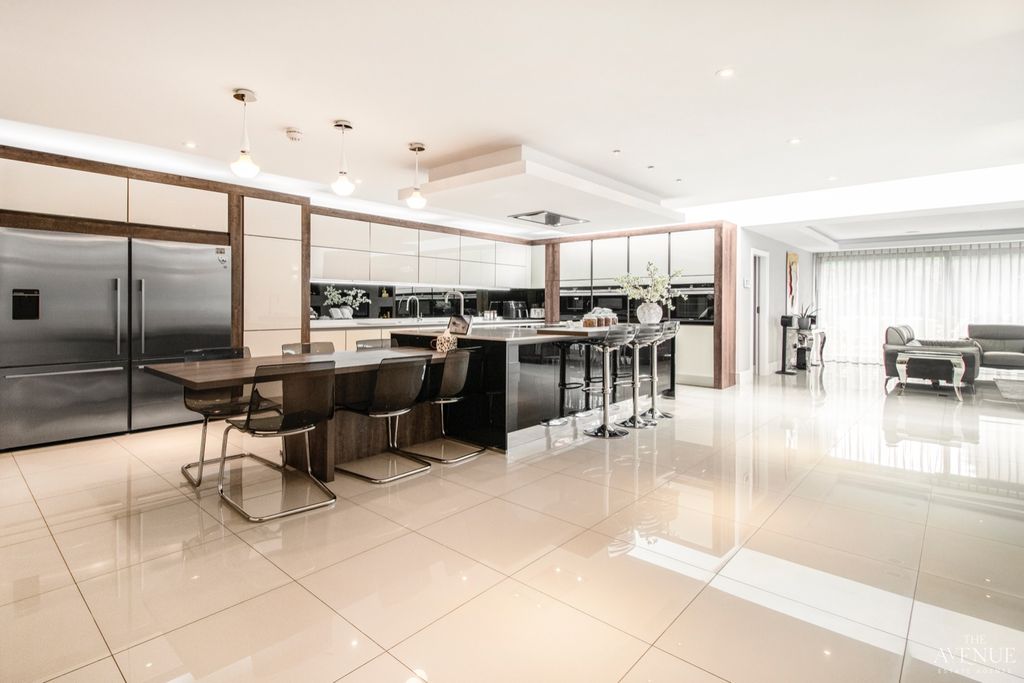 Property photo 2 of 50 4537385