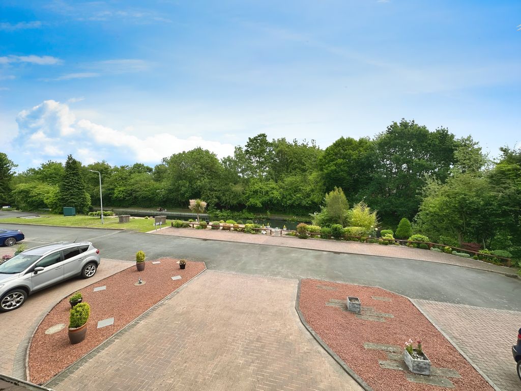 Property photo 2 of 31