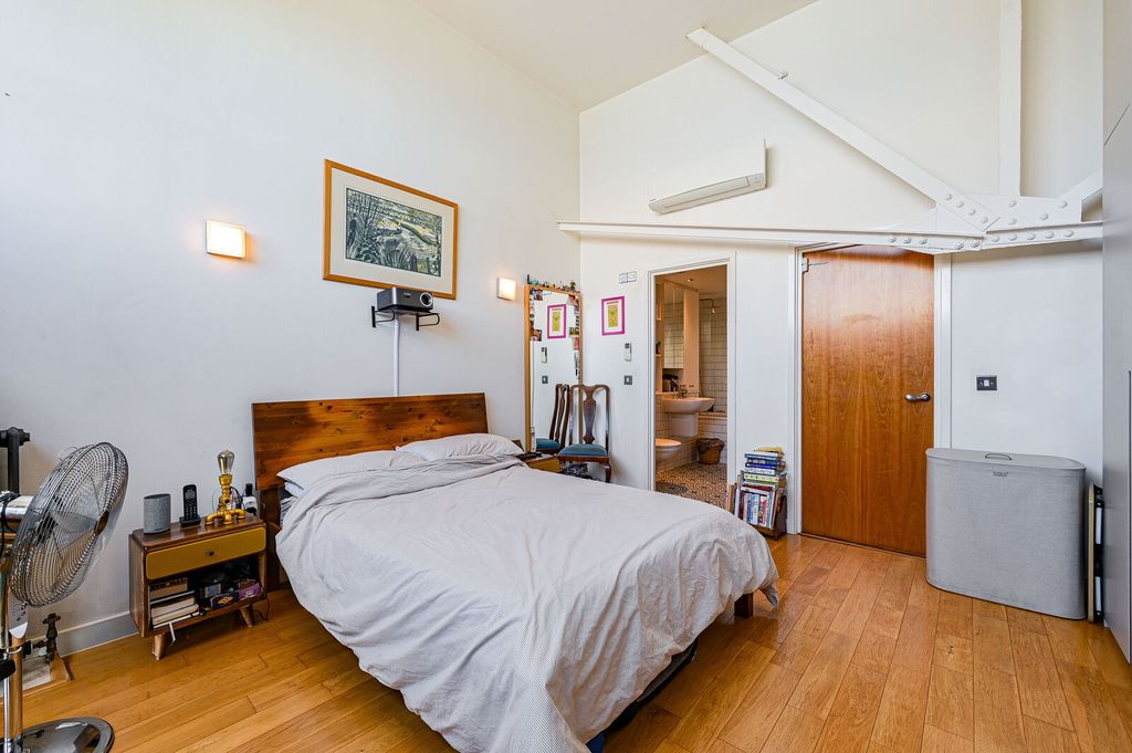 Property photo 3 of 24