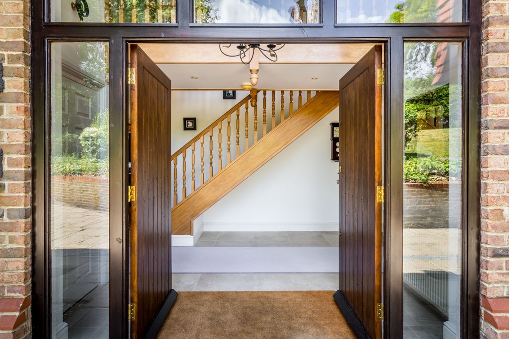 Property photo 3 of 26 Entrance