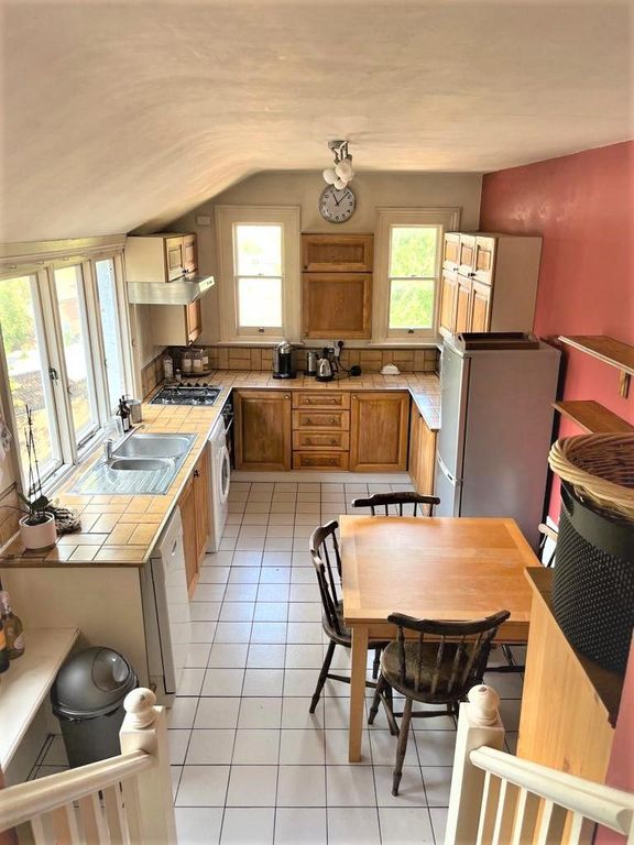Property photo 2 of 8