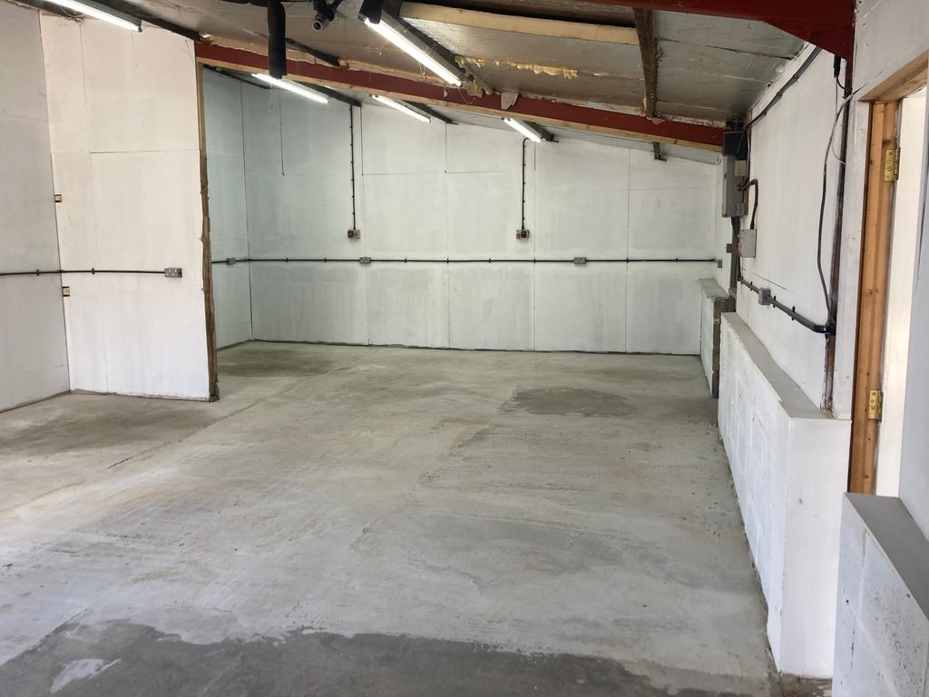 Property photo 1 of 2
