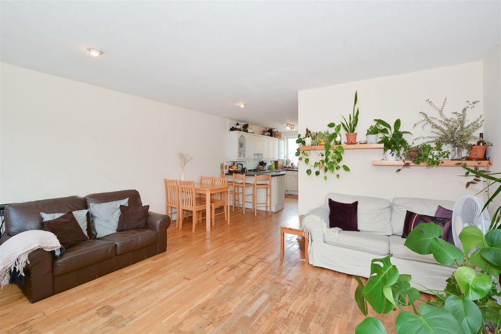 Property photo 1 of 11 Reception