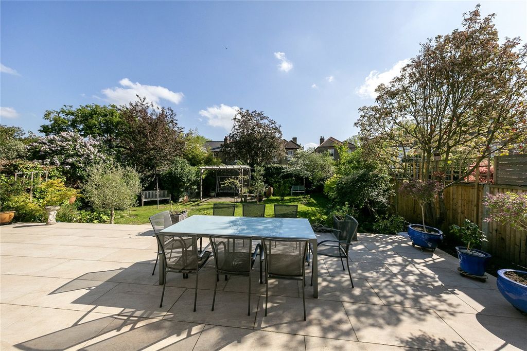 Property photo 2 of 26 Picture No. 28