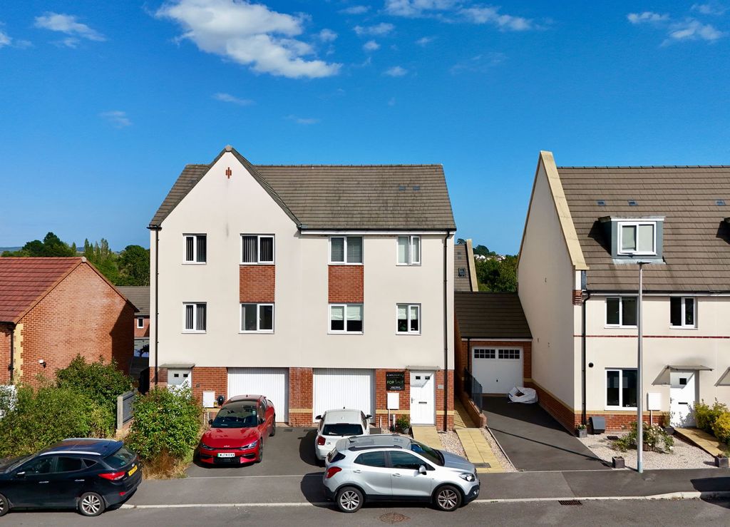 Property photo 1 of 23