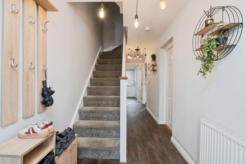 Property photo 2 of 17 Photo