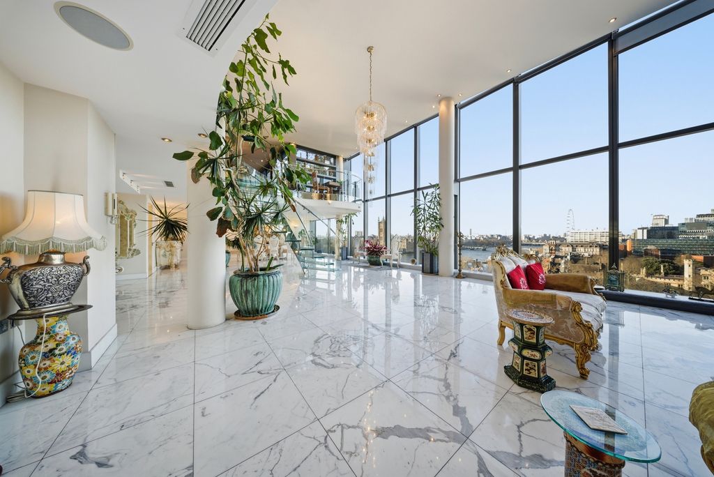 Property photo 2 of 39