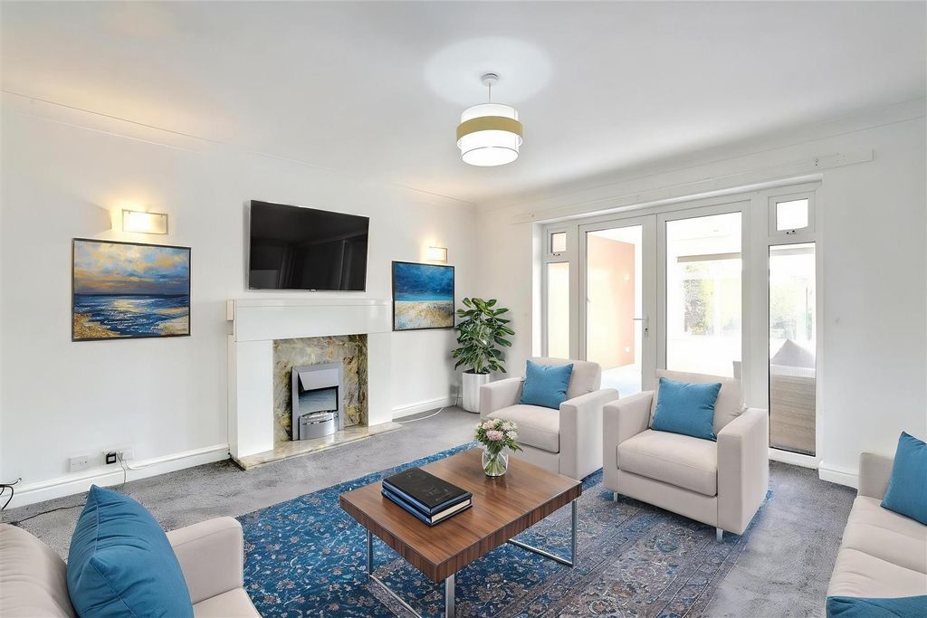 Property photo 2 of 34 Ndges2Rhf0Woism1Rzicuw - Living Room - Standard -
