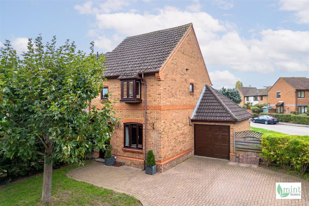 Property photo 1 of 17 Watermark - 24 Guernsey Close-1.Jpg