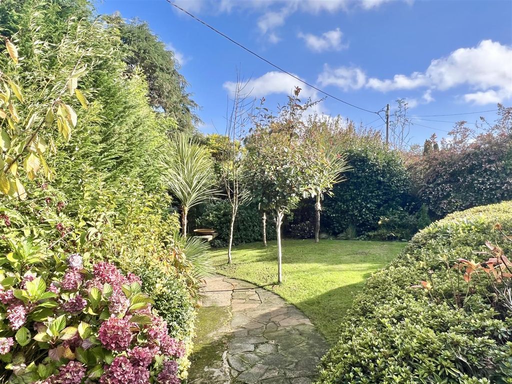 Property photo 3 of 27