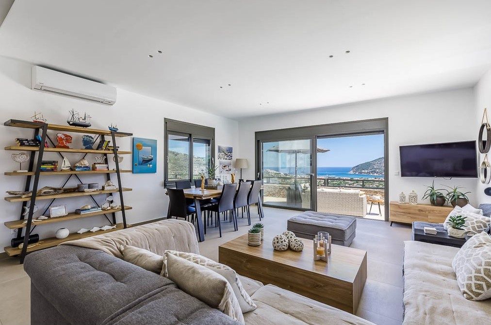 Property photo 2 of 25