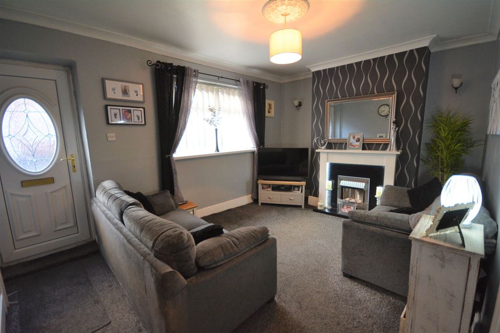 Property photo 2 of 12 Photograph 2