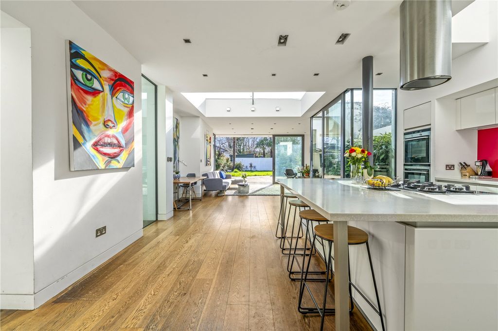 Property photo 2 of 23 Kitchen/Reception