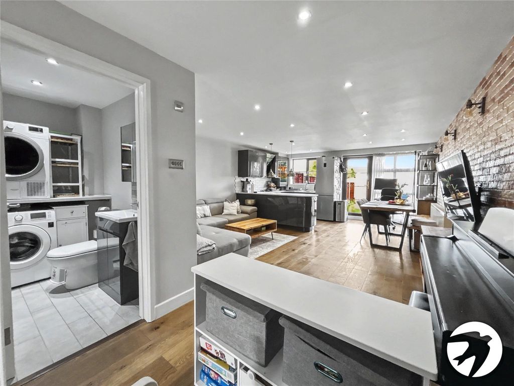 Property photo 1 of 25 Picture No. 09