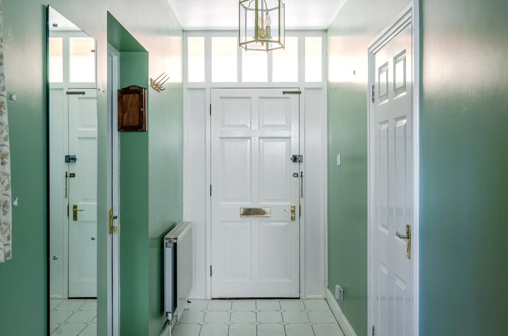 Property photo 2 of 4 Entrance Hall