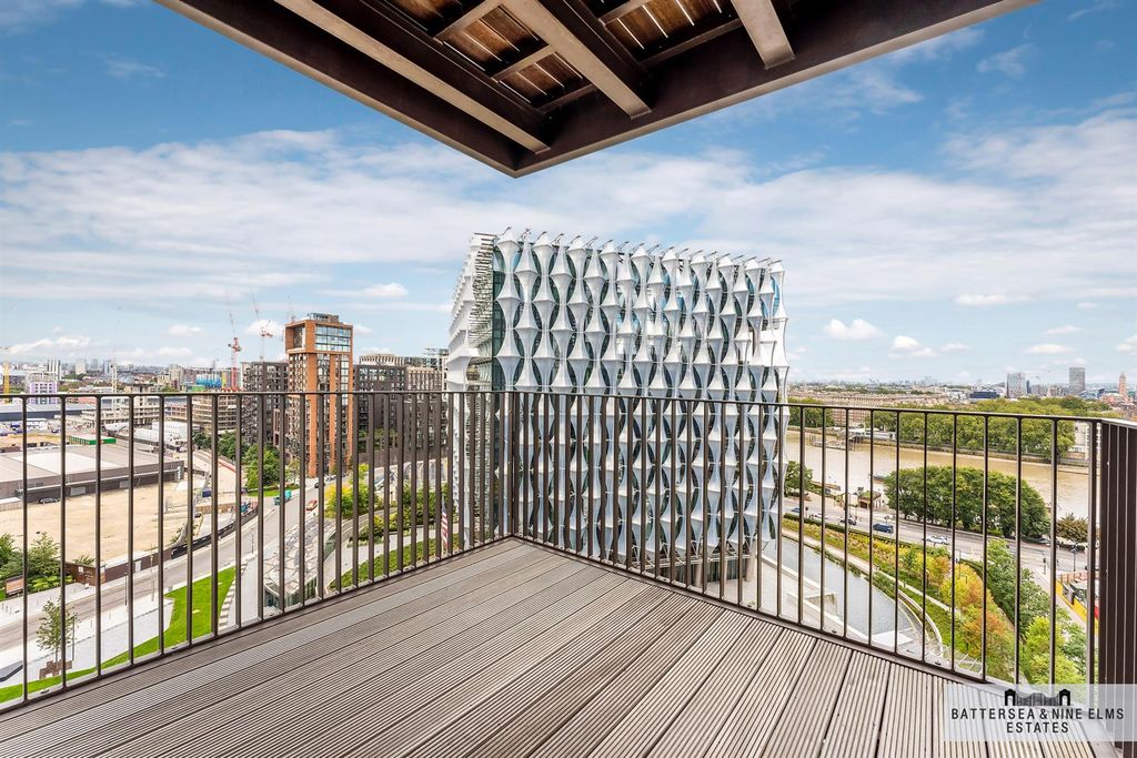 Property photo 2 of 20