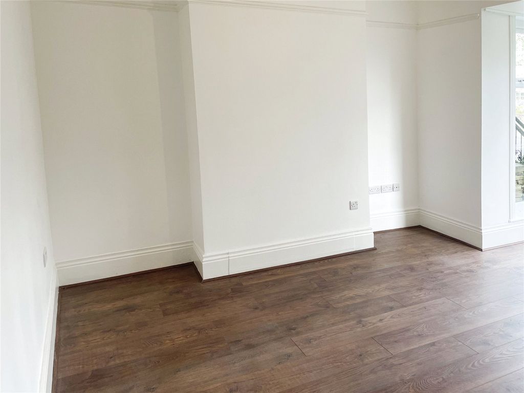 Property photo 3 of 21 Picture No. 02