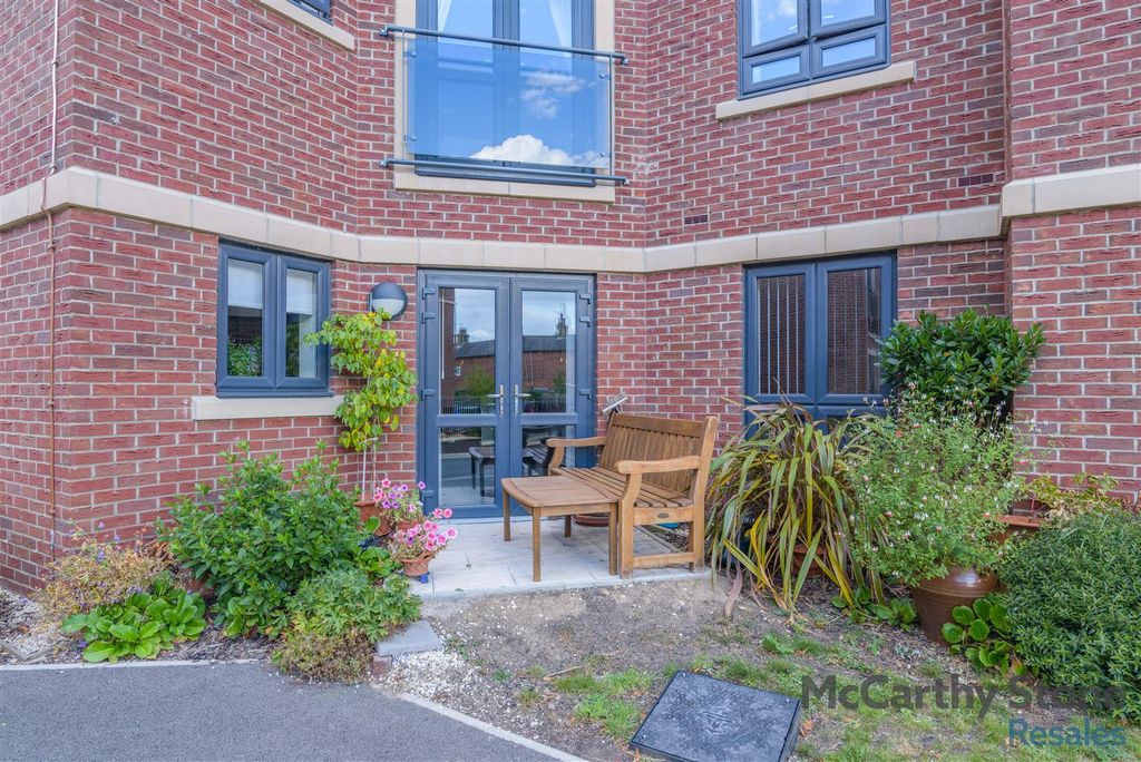 Property photo 1 of 20 8662757-Exterior06.Jpg