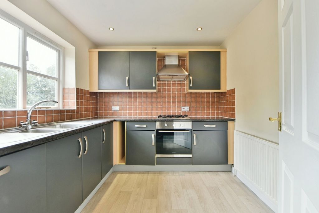 Property photo 3 of 20 Kitchen