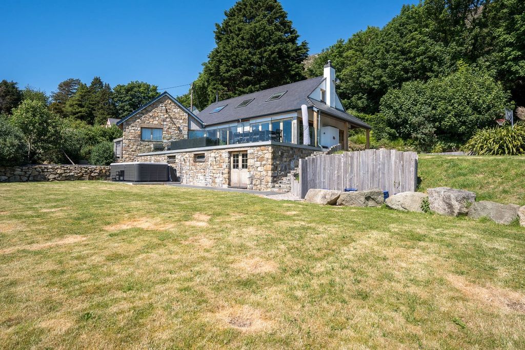 Property photo 1 of 52