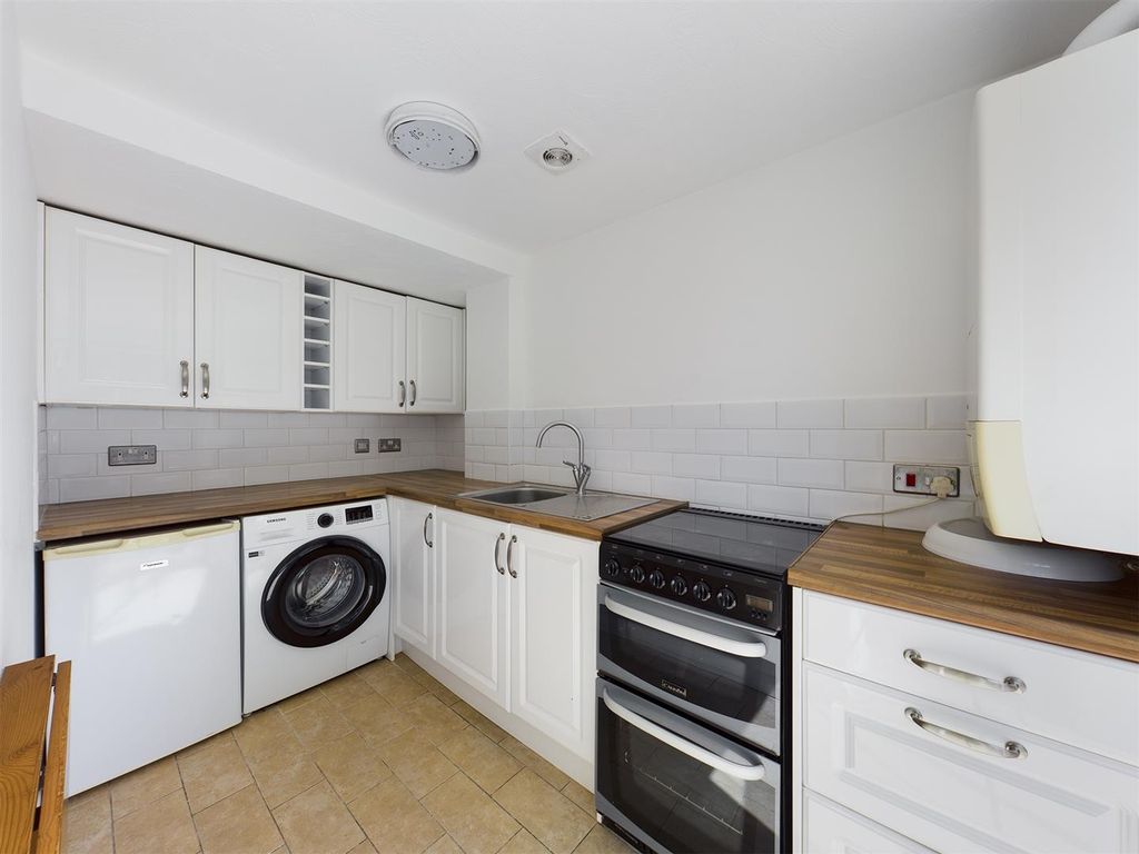 Property photo 3 of 7 Cam00771P1-Pr0213-Still04.Jpg