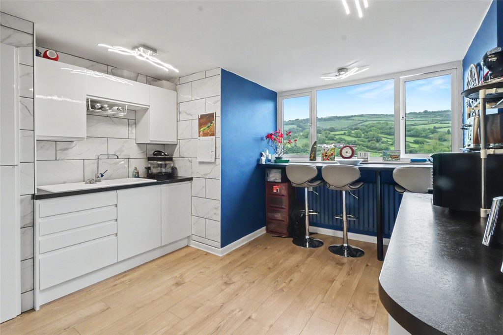 Property photo 3 of 16 3 - Picture No. 11