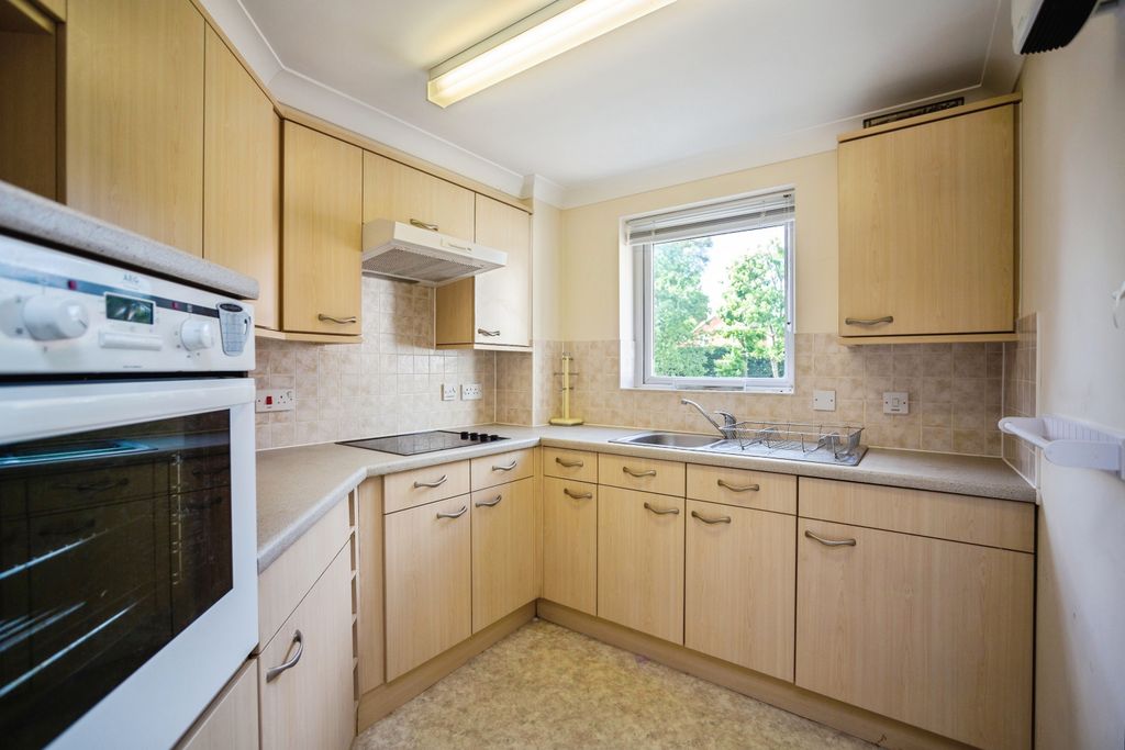 Property photo 3 of 12 Kitchen