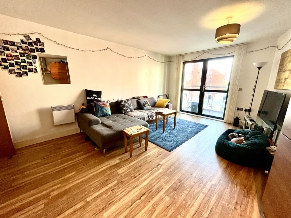 Property photo 3 of 10 Lounge