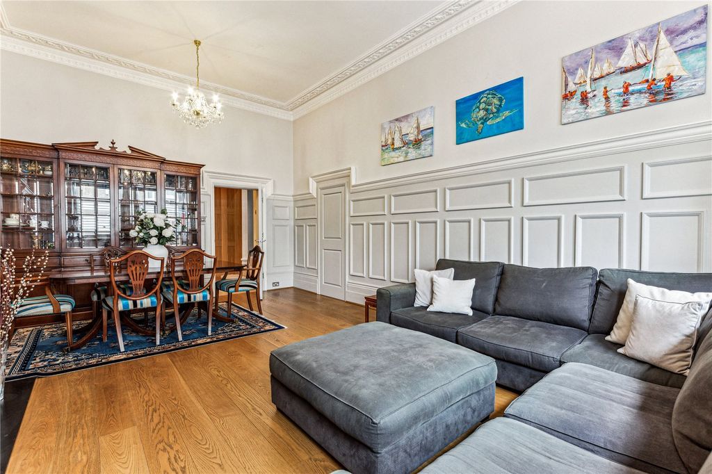 Property photo 1 of 17 Living Room