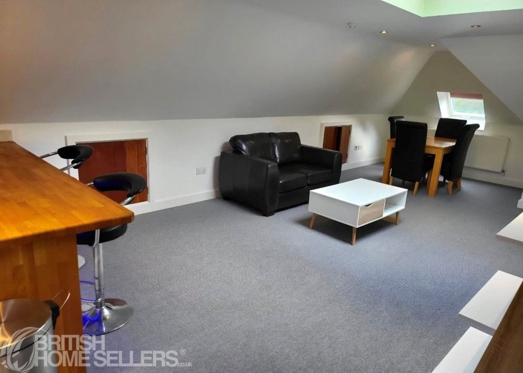 Property photo 2 of 21 Picture No. 12