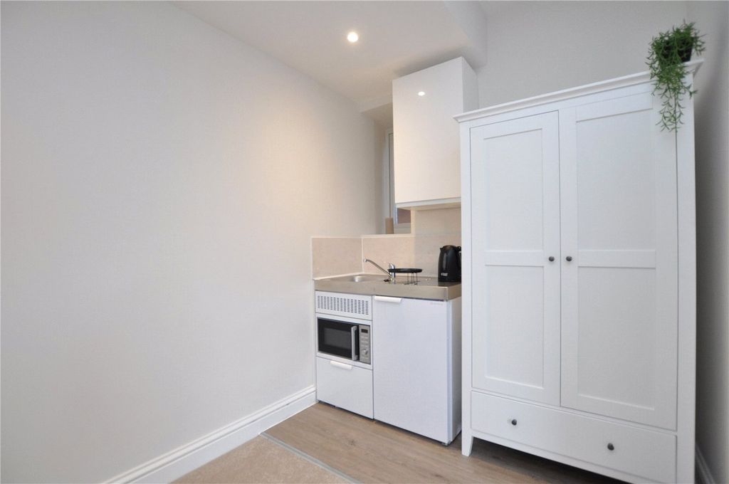 Property photo 2 of 6 Picture No. 11