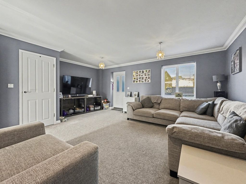 Property photo 3 of 28