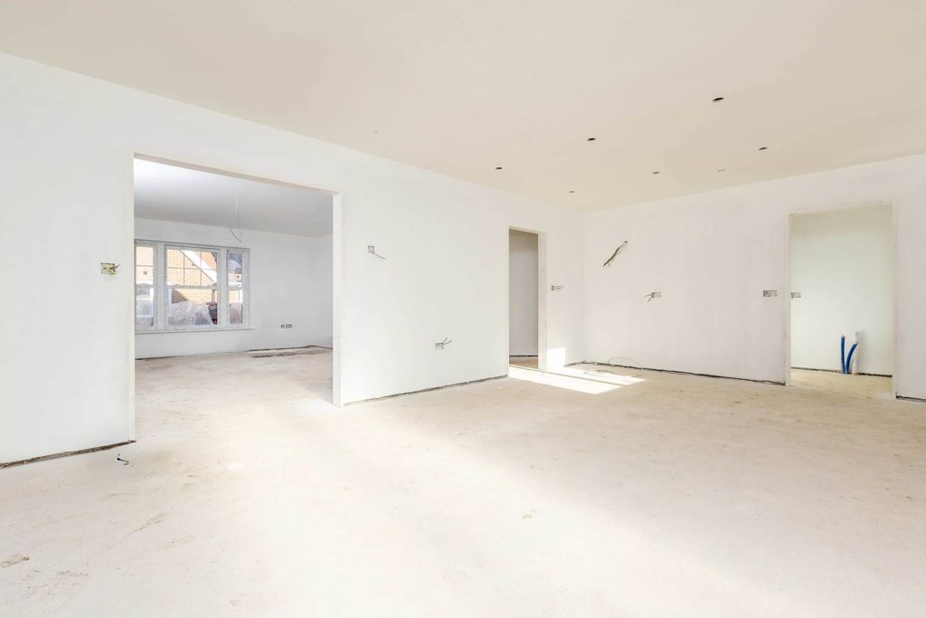 Property photo 3 of 4