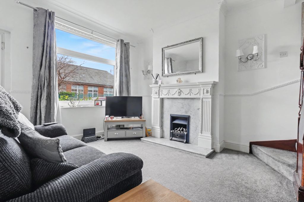 Property photo 3 of 14 3- Rob Hammond Ewemove Pontefract