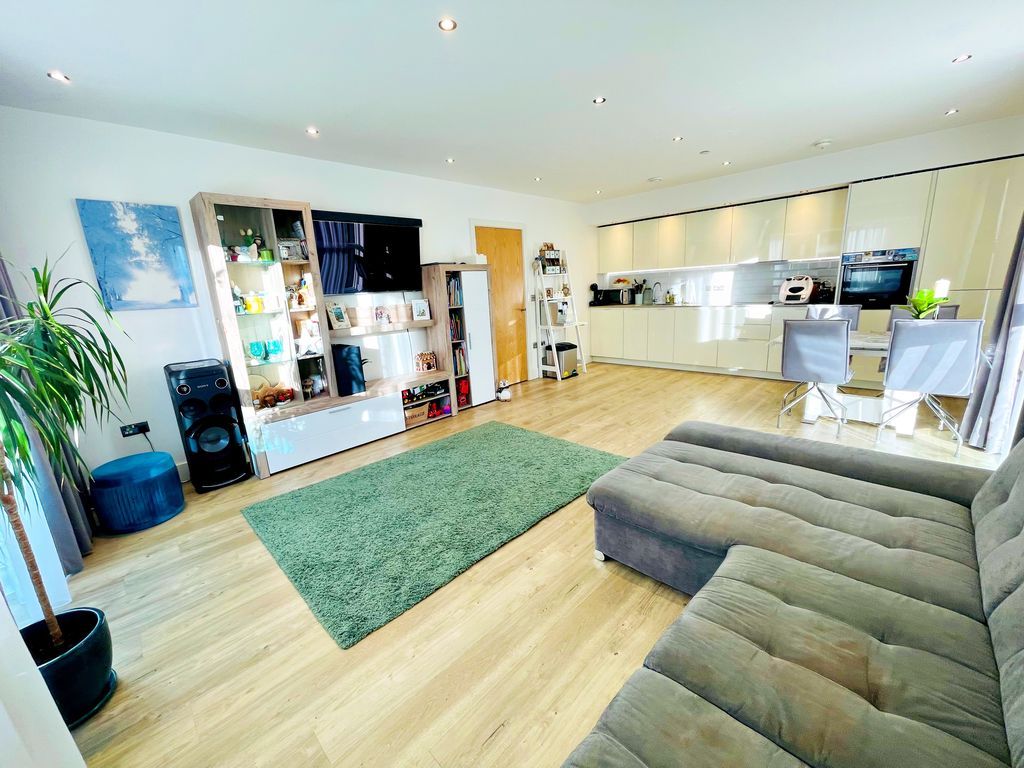 Property photo 3 of 16 Photo 4