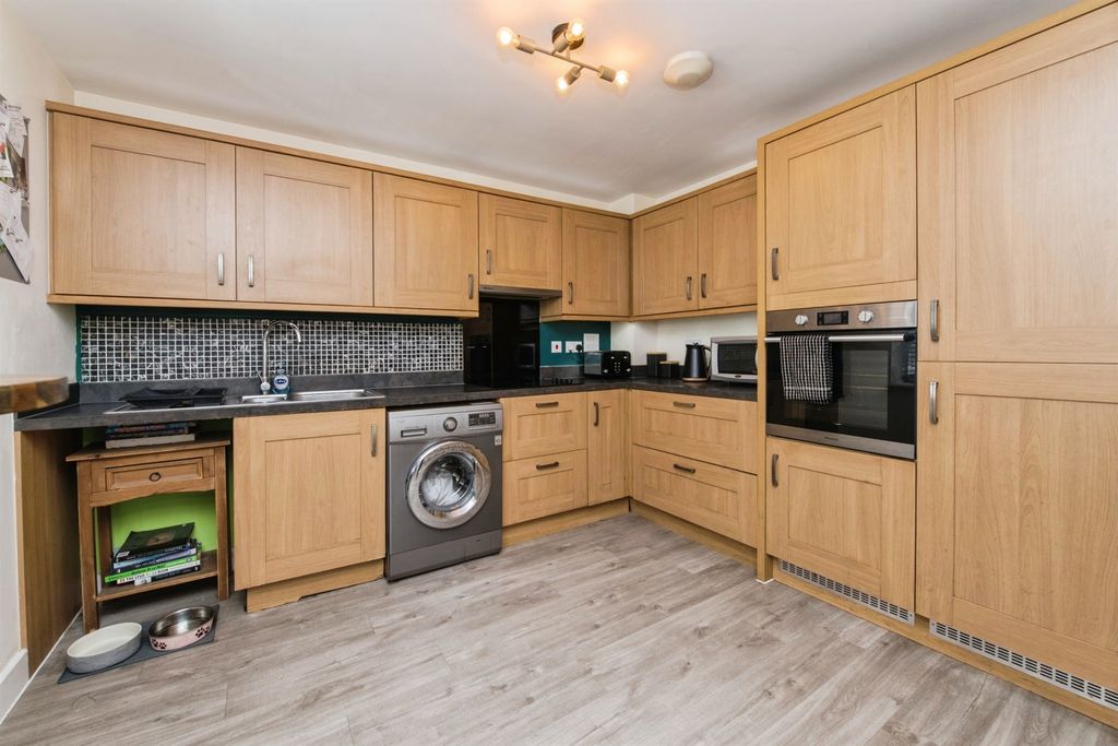Property photo 3 of 15