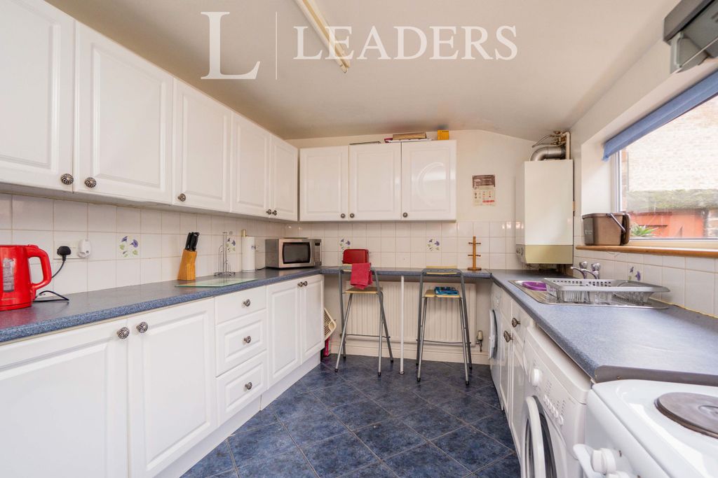 Property photo 2 of 6 Kitchen