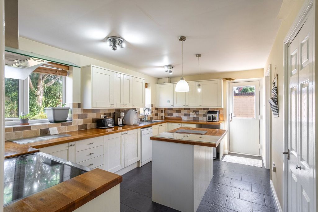 Property photo 2 of 30 Picture No. 04