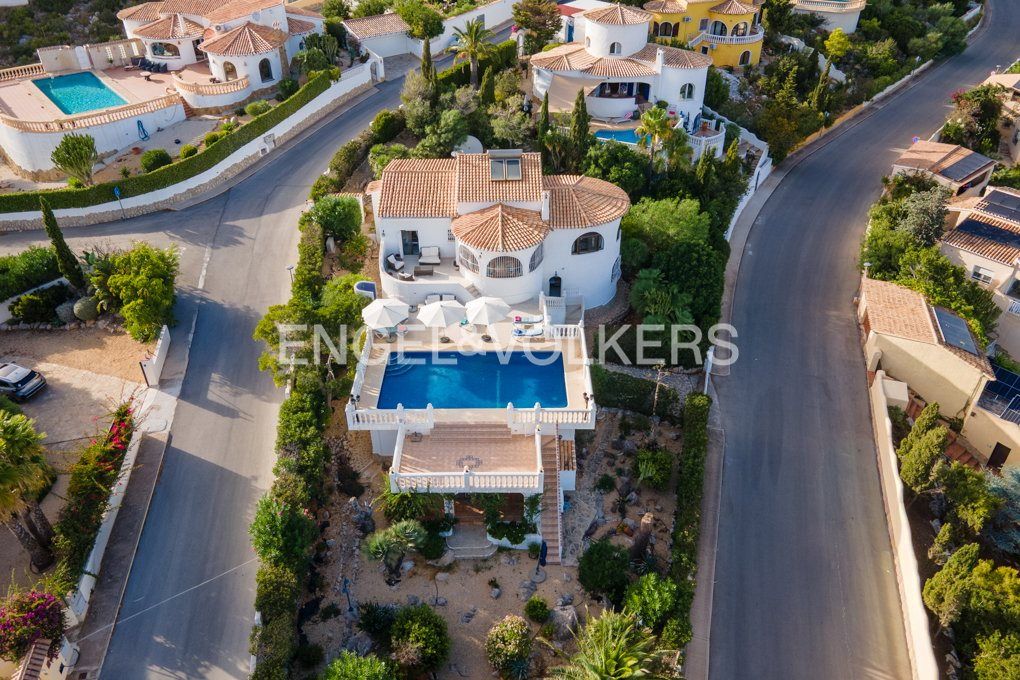 Property photo 1 of 32