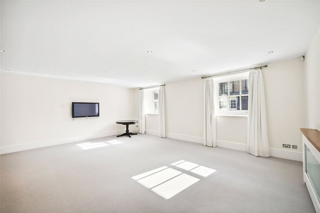 Property photo 2 of 18 Picture No. 21