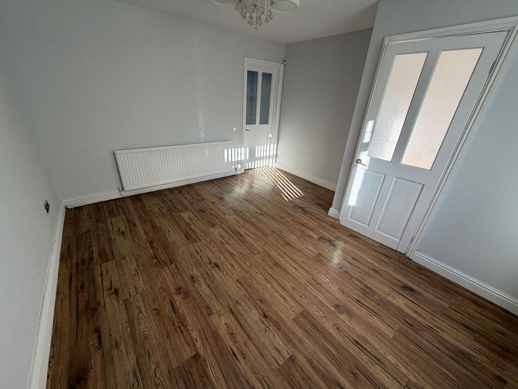 Property photo 3 of 9 Photo 9