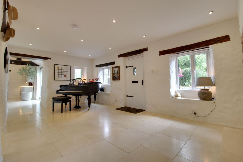 Property photo 3 of 24