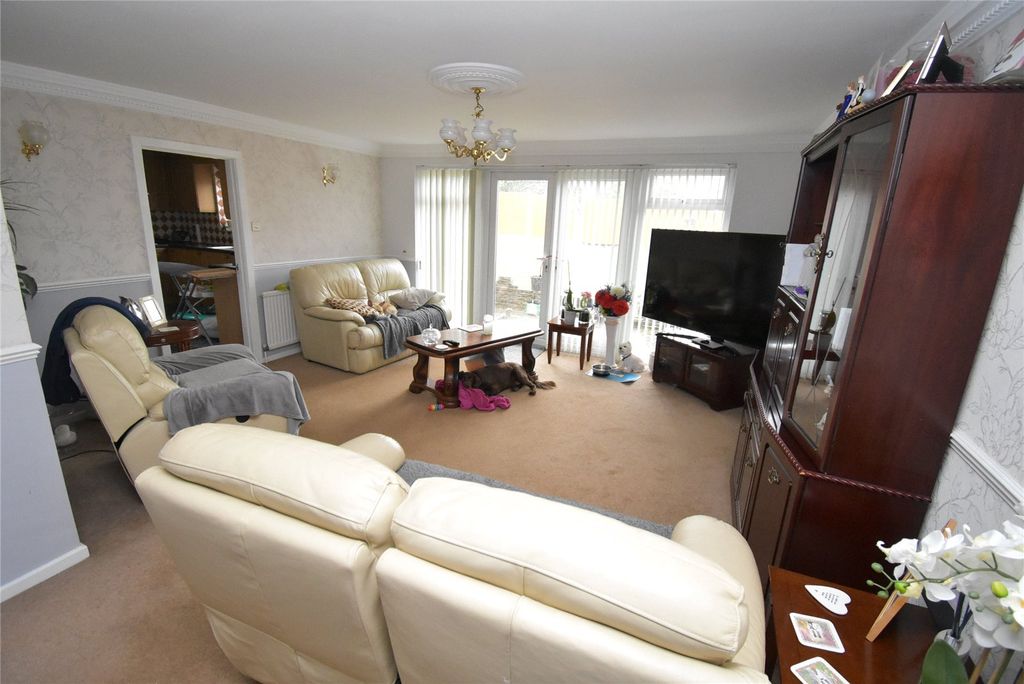 Property photo 2 of 18 Picture No. 12